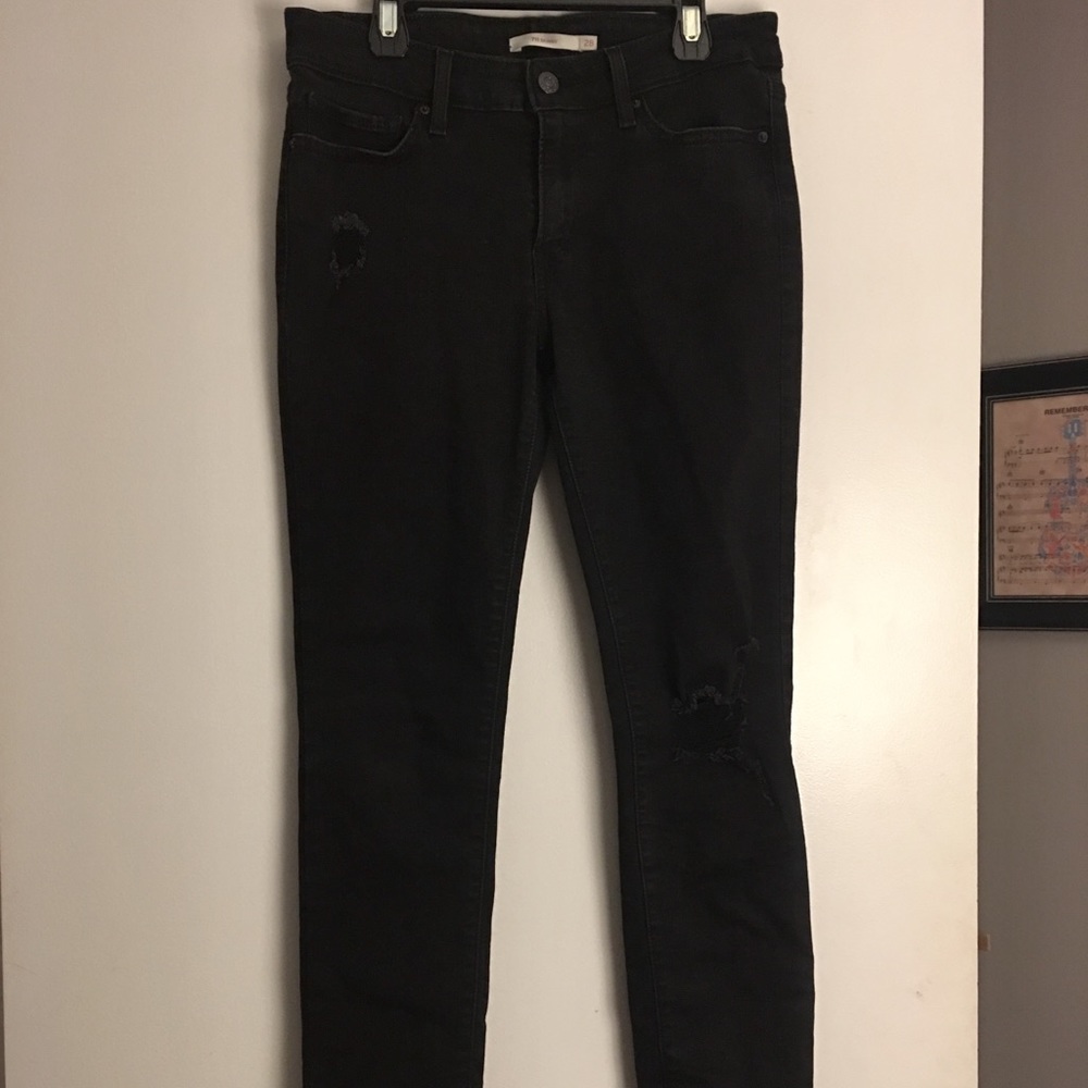 Black Levi’s 711 Distressed Skinny Jeans